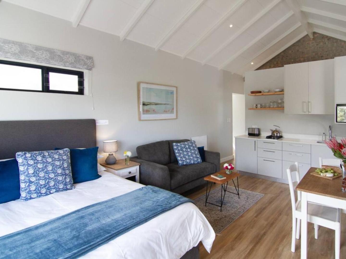 Silvertree Apartment